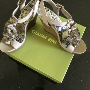 RARE NEVER WORN! GIANNI BINI WEDGE SHOE